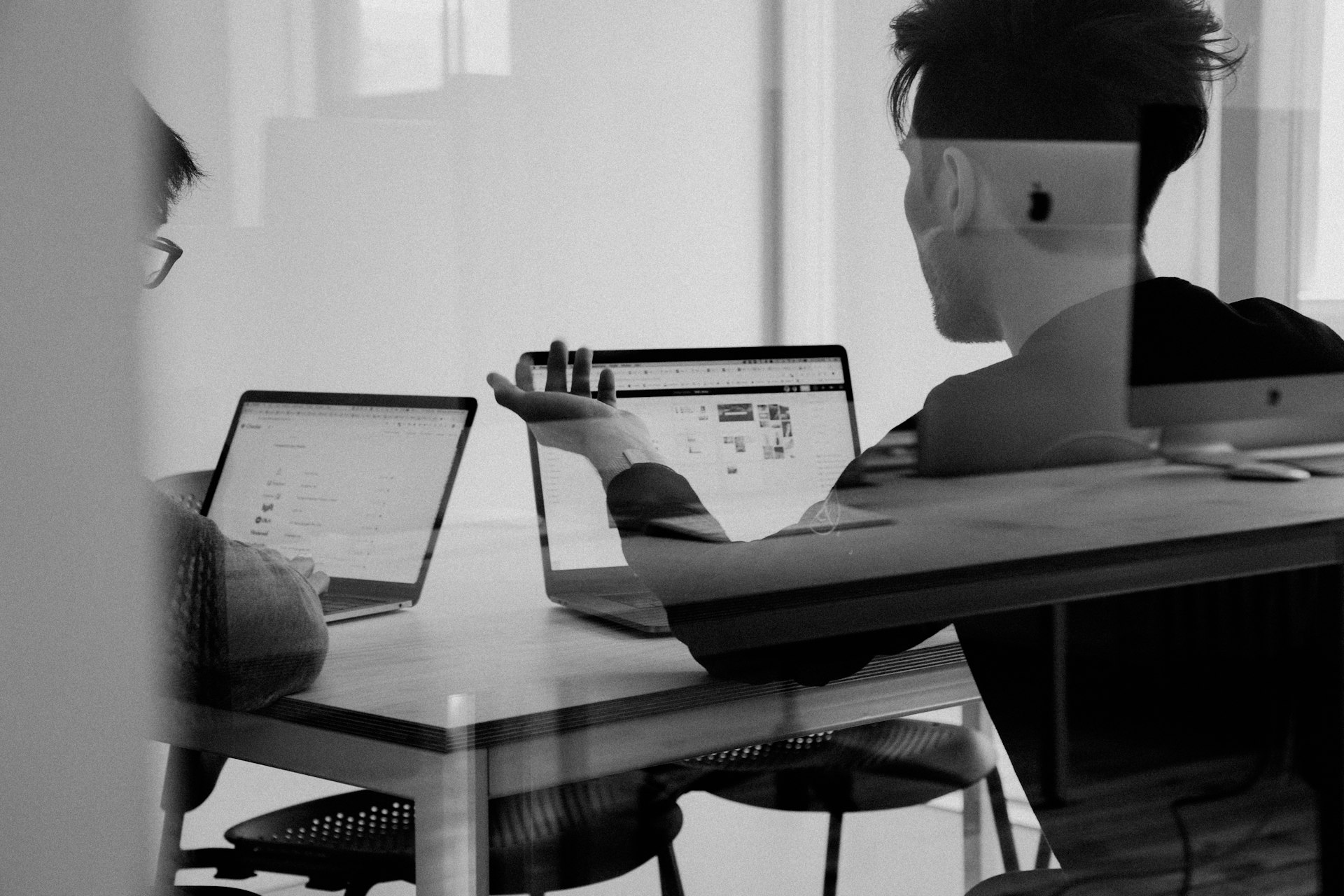Speedizon launch architect on a strategy call with a brand operator
